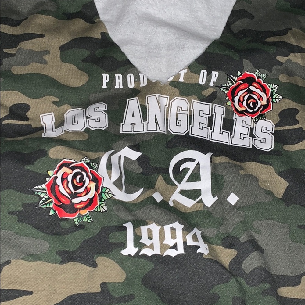 Camouflage v-neck long sleeve sweatshirt.
